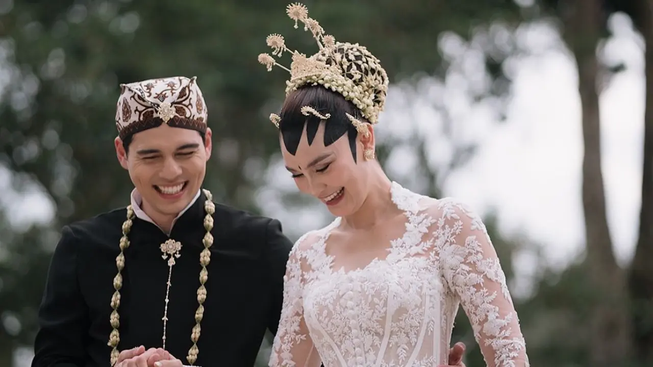 Gaya Klasik Luna Maya Saat Menikahi Maxime Boutier di Bali, Pakai Kebaya Rancangan Eddy Betty