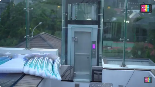 7 Potret Rooftop Rumah Eko Patrio, Kolam Renang Mewah hingga Lift Makanan Canggih