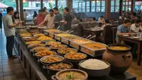 8 Rekomendasi Tempat Makan Siang Prasmanan di Tebet Paling Lengkap 2026, dari Warteg Legendaris hingga Restoran Sunda