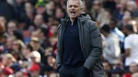 Ekspresi pelatih Jose Mourinho saat mendampingi Manchester United (MU) melawan Arsenal. (Ian KINGTON / IKIMAGES / AFP)