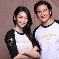 Vino G Bastian dan Velove merasa sangat bangga dan beruntung mendapatkan peran di film Chrisye.