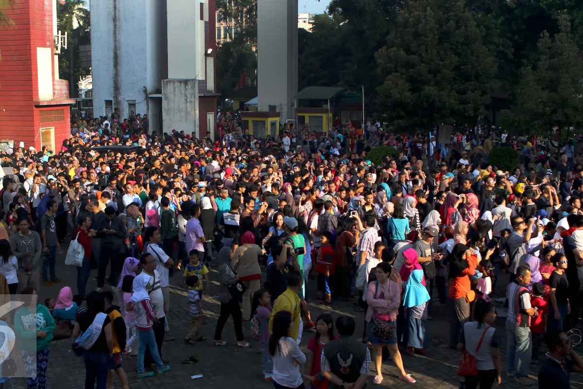 201603098-Gerhana-Matahari-Total-Jakarta-FP
