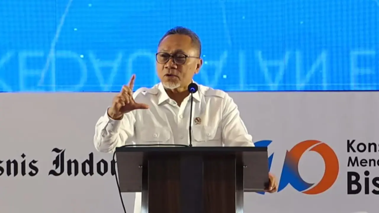 Menko Bidang Pangan Zulkifli Hasan dalam acara Arah Bisnis 2026: Menuju Kedaulatan Ekonomi, di Jakarta, Senin (8/12/2025). (Foto: Liputan6.com/Tira Santia)