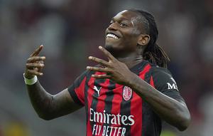 Selebrasi Rafael Leao dalam laga AC Milan vs Bari di Coppa Italia 2025/2026, Senin (18/8/2025). (La Presse via AP Photo/Spada)