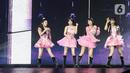 Pada lagu ini meski Joy tidak bergabung secara langsung, namun untuk bagiannya tetap ditampilkan dan membuat para penonton bersorak melihat penampilan sang idola. (Liputan6.com/JohanTallo)