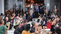 Seskab Teddy Mendadak Kunjungi Sekolah Rakyat di Cikarang Malam-malam