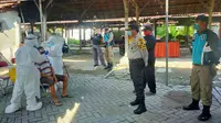 Operasi swab hunter di perbatasan Surabaya (Foto:Dok Humas Pemkot Surabaya)