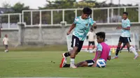 Timnas Indonesia U-17 tengah menjalani TC di Bali. Hal ini merupakan bagian dari upaya memanaskan mesin jelang menatap Kualifikasi Piala Asia U-1 2025 di Kuwait pada Oktober mendatang. (Dok.PSSI)