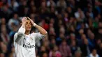 Penyerang Real Madrid, Cristiano Ronaldo Terlihat sedih usai timnya bermain imbang melawan Villareal pada laga Liga Spanyol di Santiago Bernabeu, Spanyol, (1/3/2015). Real Madrid bermain imbang dengan Villareal (1-1).  (Reuters/Susana Vera)