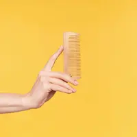 Ilustrasi Sisir Rambut. (Foto: Freepik/nakaridore)