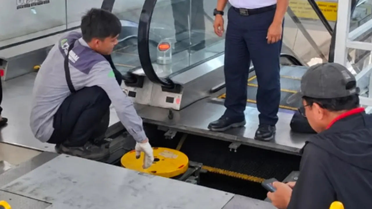 Eskalator di Stasiun Duri yang mendadak mundur saat kondisi sedang naik. (Istimewa)