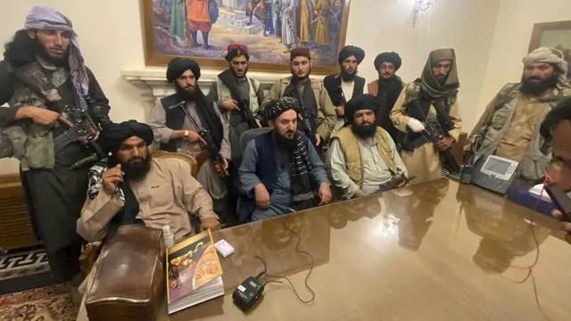 FOTO: Taliban Duduki Istana Kepresidenan Afghanistan