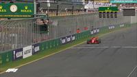 Pebalap Ferrari, Sebastian Vettel, menjuarai balapan Formula 1 GP Australia 2018 di Sirkuit Albert Park, Minggu (25/3/2018). (Twitter / Formula1.com)