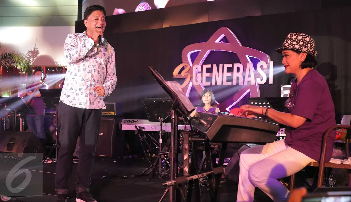 Andre Hehanussa saat tampil di Konser Bintang 3 Generasi, Summarecon Mall Serpong, Tangerang, Sabtu (19/3/2016). Konser tersebut merupakan bagian dari rangkaian acara ulang tahun Bintang.com yang pertama. (Liputan6.com Angga Yuniar)