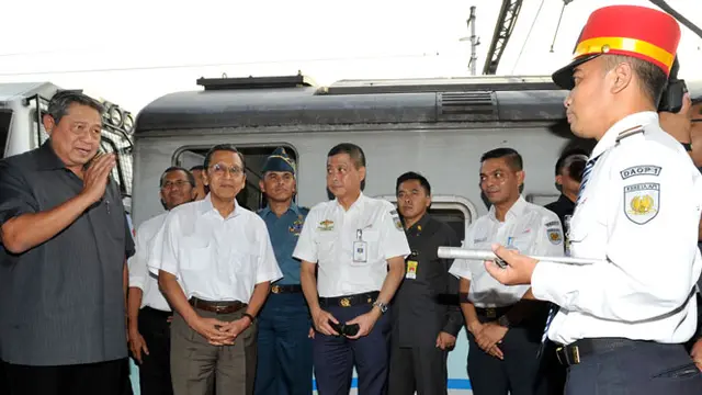 Kepadatan penumpang mulai terlihat di stasiun Senen Jakarrta Pusat sebanyak 18 rangkaian kereta beserta 6 kereta tambahan telah disiapkan untuk mengangkut penumpang tujuan lintas utara dan Selatan Jawa.