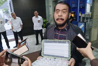 Hakim MK Anwar Usman mengaku tidak terima atas laporan kinerja hakim MK sepanjang tahun 2025, yang diungkap Mahkamah Kerhormatan MK pada akhir tahun lalu. Menurut dia, data terkait absensinya yang tercatat paling banyak ketidakhadiran alias bolos harus diluruskan. (Liputan6.com/Muhammad Radityo Priyasmoro)