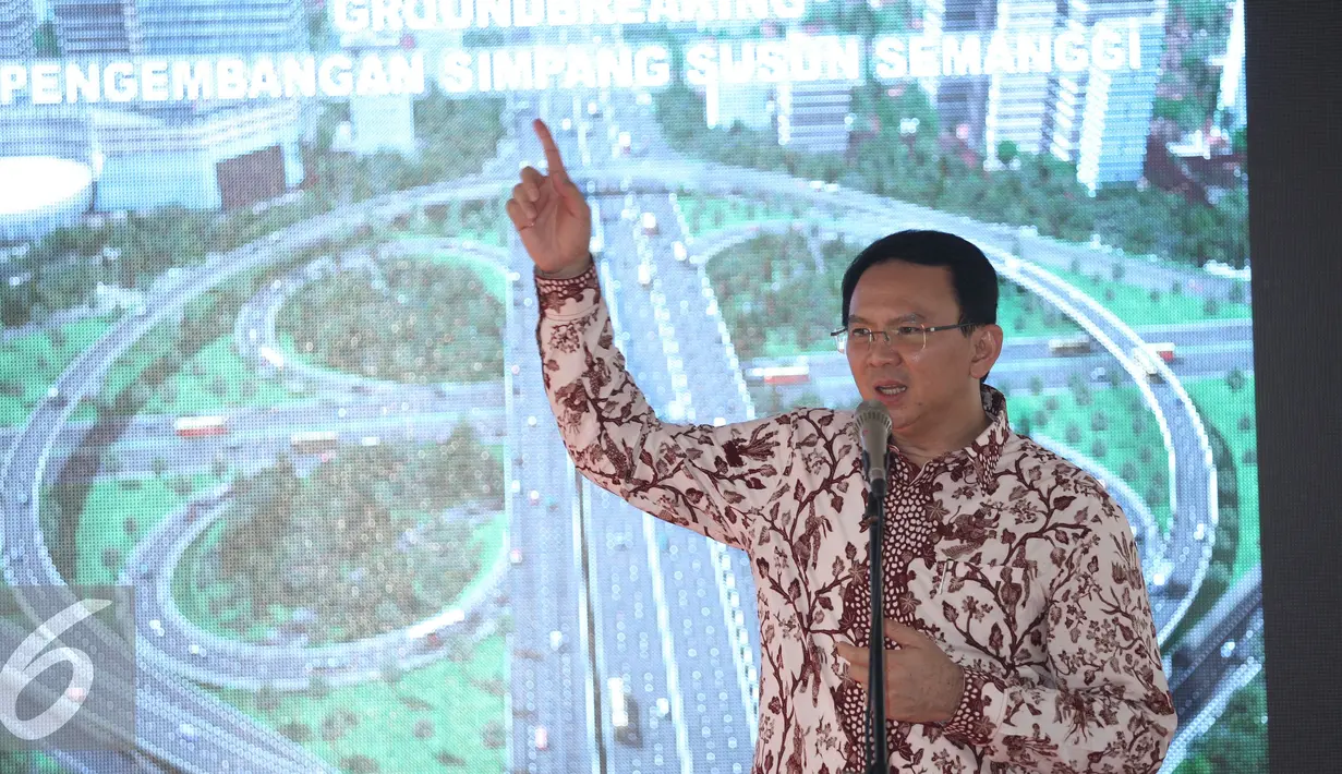 Gubernur DKI Basuki T Purnama menyampaikan pemaparannya saat melakukan groundbreaking jalan layang Semanggi, Jakarta (8/4). Jalan layang tersebut memiliki panjang masing-masing 1 km dengan tinggi dari jalan sekitar 5,1 meter.(Liputan6.com/Faizal Fanani)
