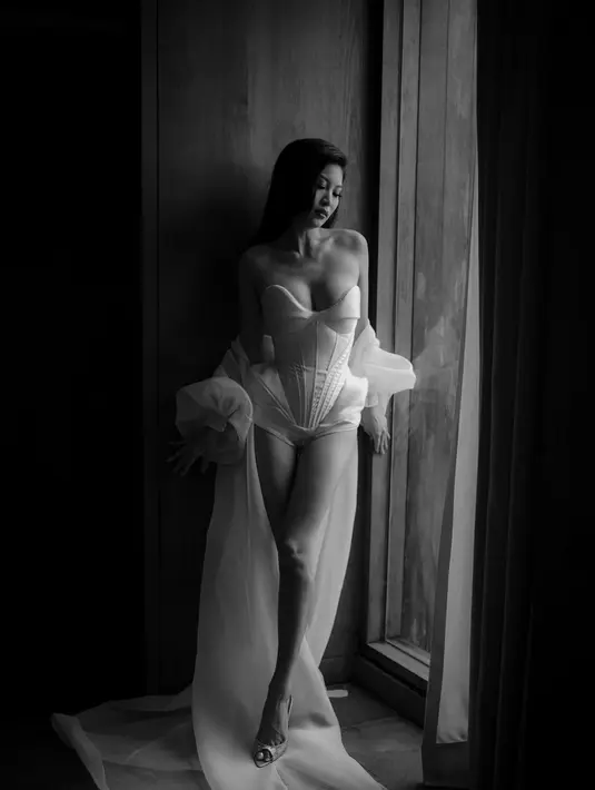 Mengedepankan bodycon sebagai desain utama, Patricia Gouw tetap terlihat elegan [instagram/hiantjen]