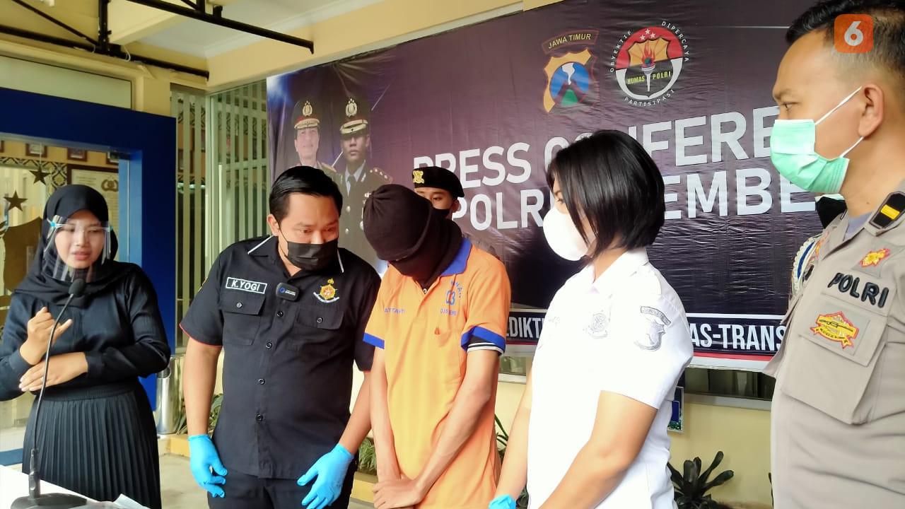 Tersangka perekam video perempuan di toilet diamankan polisi. (Hermawan Arifinato/Liputan6.com)