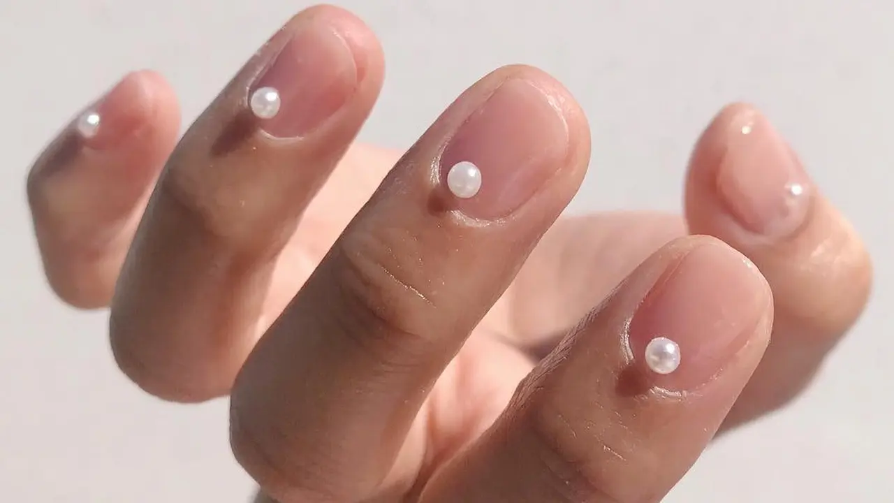 Percantik Kuku di Hari Valentine dengan Kreasi Nail Art Berikut