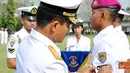 Citizen6, Surabaya: Dankobangdikal Laksda TNI Sadiman meluluskan tiga Komando Pendidikan dilingkungan Kobangdikal secara bersama-sama sebanyak 339 siswa pada, Selasa (5/7). (Pengirim: Penkobangdikal)