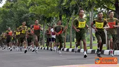 Citizen6, Sidoarjo: Selesai pengarahan dilanjutkan dengan Samapta A yaitu Lari dengan waktu 12 menit, selanjutnya dilaksanakan samapta B yang meliputi full up, sit up, push up dengan waktu satu menit. (Pengirim: Budi Abdillah)