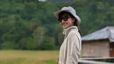 Tampil dengan busana kasual khas anak petualang, sosok Raline Shah ini menuai banyak pujian. Meski dengan gaya yang simpel dan sederhana ini penampilannya banyak menuai banyak pujian dari para penggemarnya di Instagram. (Liputan6.com/IG/@ralineshah)
