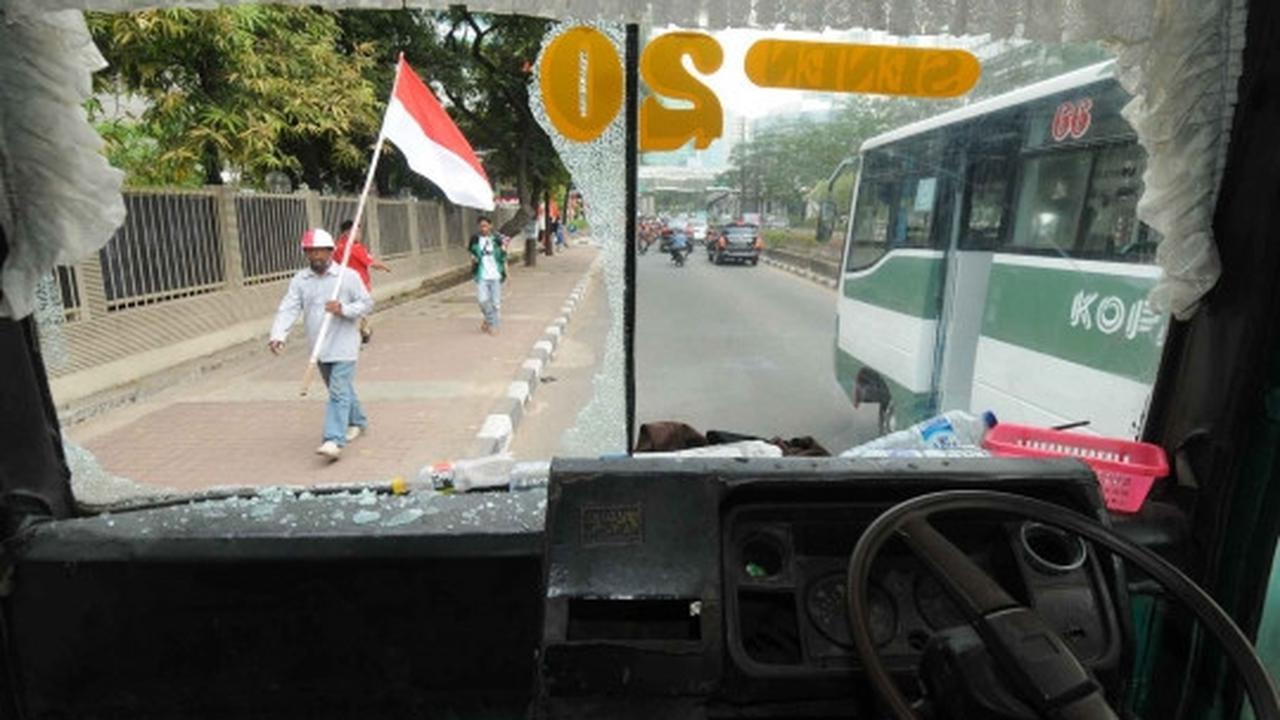 Ini pelajar SMK yang beraksi anarkis palak dan rusak bus Kopaja
