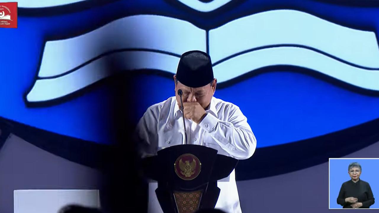 FOTO: Momen Tangis Prabowo Bercucuran Saat Singgung Kesejahteraan Guru di Indonesia