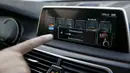 Layar audio yang ada di mobil BMW i selama pameran di CES 2016, Las Vegas, Nevada, Januari, (7/1). Mobil ini dijadikan visi mobil masa depan yang akan diproduksi oleh Perusahaan Otomotif Jerman ini. (REUTERS / Steve Marcus)