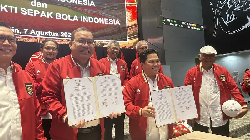 Penandatanganan Nota Kesepahaman antara Bursa Efek Indonesia (BEI) dan Yayasan Bakti Sepak Bola Indonesia, Senin (7/8/2023). (Foto: tangkapan layar/ Elga N)
