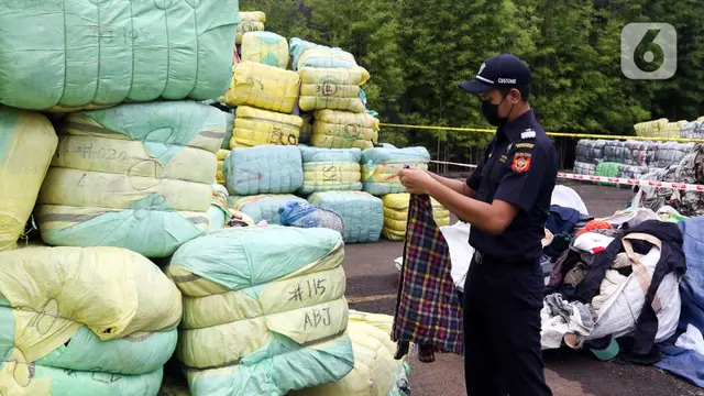 Pemerintah Musnahkan Pakaian Bekas Impor Ilegal Senilai Rp 80 Miliar