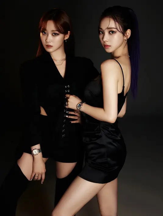 Keempat member yang terdiri dari Karina, Winter, Ningning, dan Giselle terlihat elegan dalam ansambel serba hitam. [Credit: Chopard].