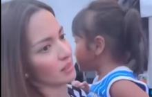Momen Nia Ramadhani Tenangkan dan Gendong Bocah yang Ngaku Ayahnya Hilang, Begini Endingnya