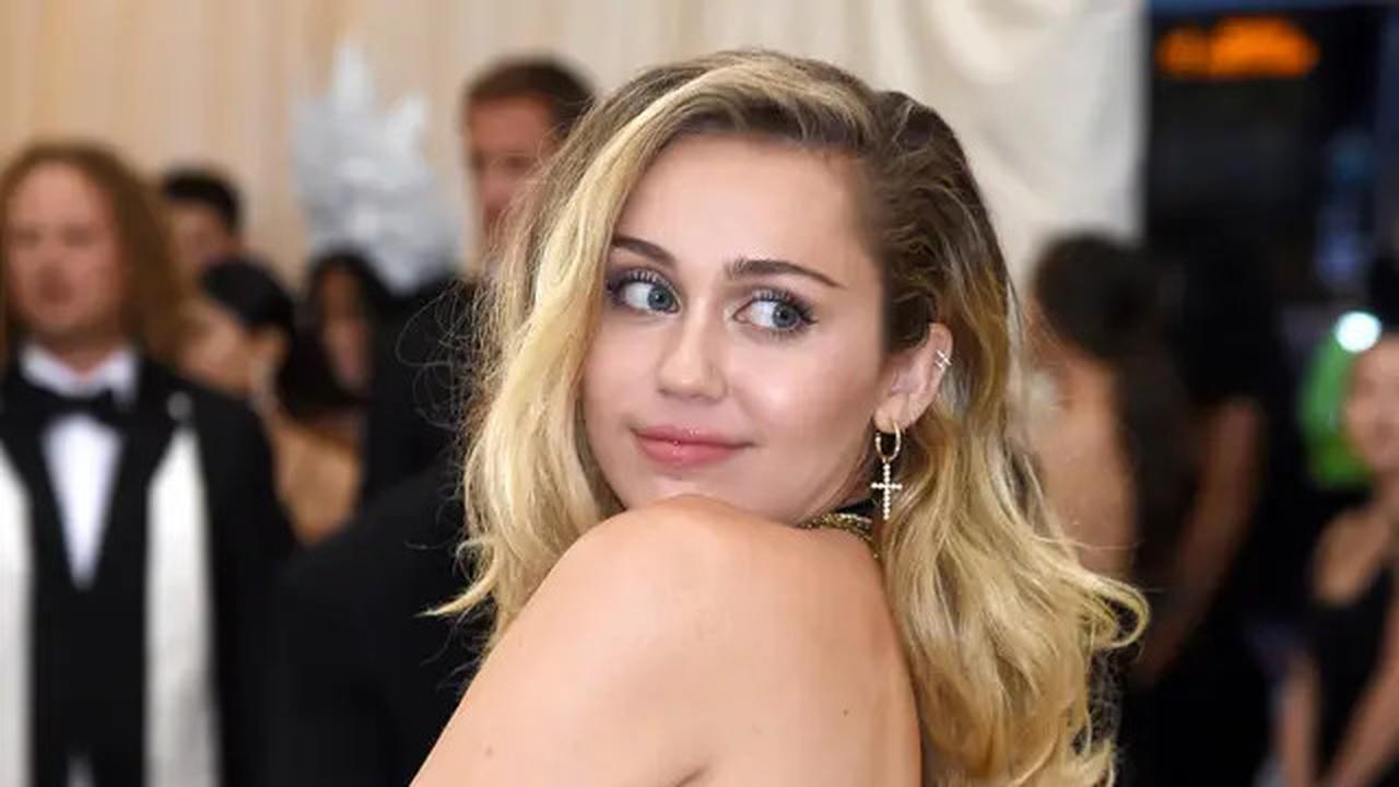Miley Cyrus Bocorkan Caranya Sembunyikan Pengeluaran untuk Narkoba dari Akuntannya