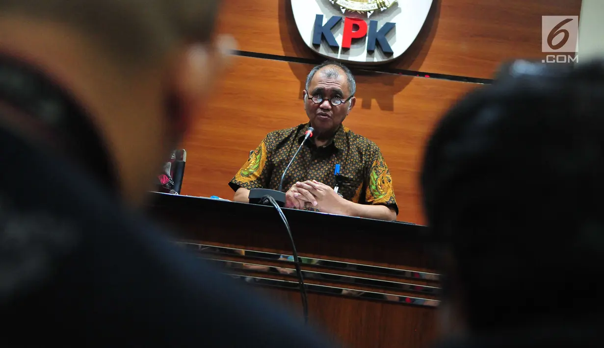 Ketua KPK Agus Rahardjo memberikan keterangan terkait kasus dugaan suap Wali Kota Tegal Siti Marsitha, Jakarta, Kamis (30/8). KPK menyita Uang sebesar Rp 300 juta, yakni Rp 200 juta dan Rp 100 dari rekening Amir. (Liputan6.com/Helmi Afandi)