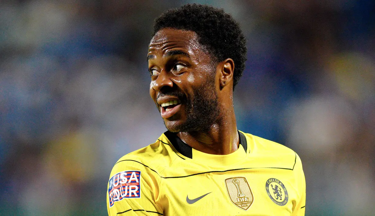 Raheem Sterling memutuskan hengkang dari Manchester City dan memilih untuk melanjutakan masa depannya bersama Chelsea. Untuk mendatangkan sang pemain, The Blues harus merogoh kocek sebesar 56,2 juta euro. Kedatangan Sterling diharapkan membuat lini depan Chelsea semakin tajam. (AFP/Getty Images/Jacob Kupferman)