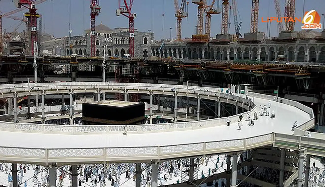 Jamaah Indonesia diminta untuk mencari waktu yang aman untuk melakukan ibadah tawaf. Ini sebagai dampak renovasi Masjidil Haram yang dilakukan pemerintah Arab Saudi. (Liputan6.com/Anri Syaiful/wwn)