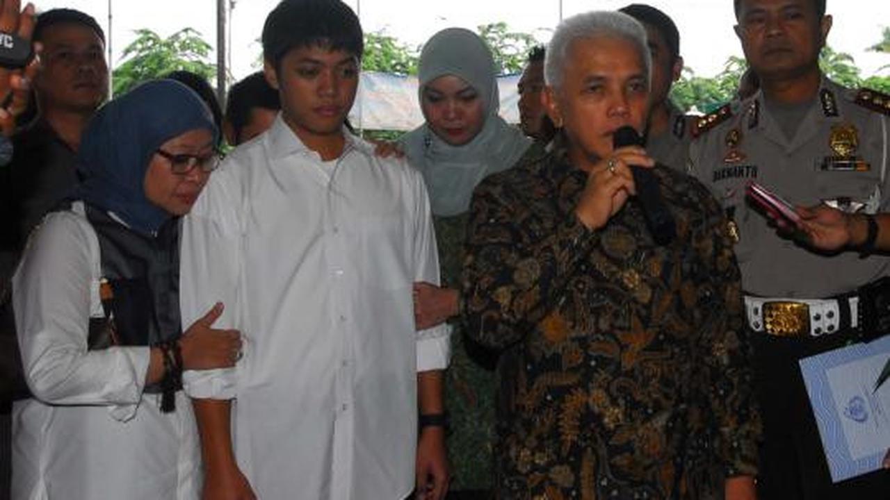 Hatta Rajasa antarkan Rasyid ke Ditlantas Polda Metro Jaya