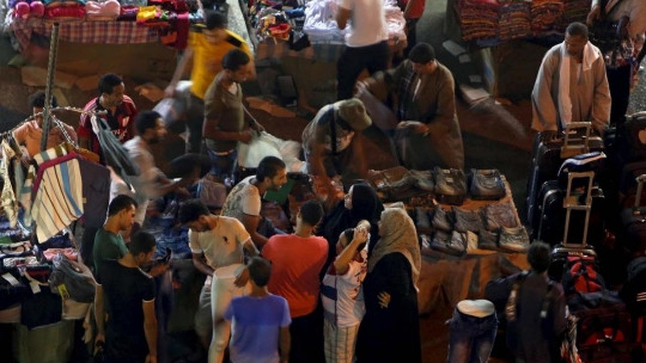 Melihat keramaian 'Pasar Tanah Abang' di Mesir jelang Lebaran