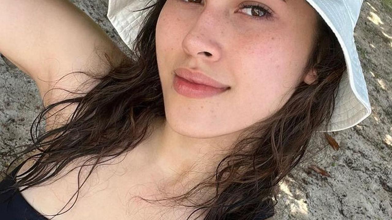 Kecantikan yang Natural Terpancar dari Sabrina Eben