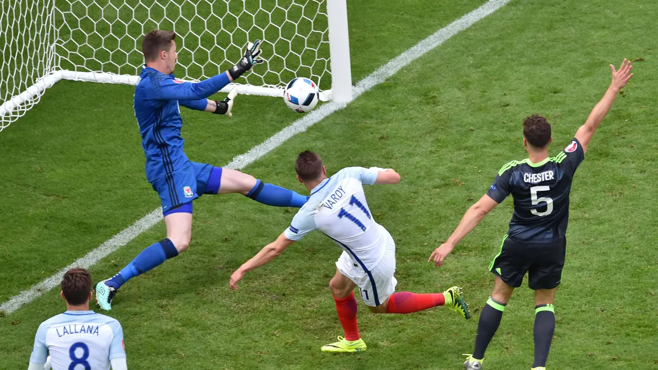 Gol Kontroversial James Vardy dan Gol Sturidge Bikin Inggris Raup Tiga Poin atas Wales