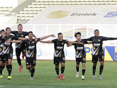 Dewa United berhasil menaklukkan Badak lampung pada laga kedelapan Liga 2 2021-2022, Selasa (16/11/2021). (Bola.com/M iqbal Ichsan)