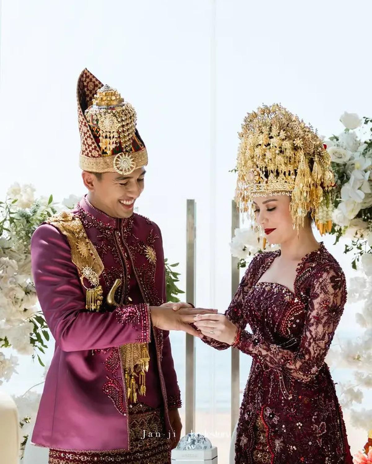 8 Potret Akad Nikah Harris Vriza dan Haviza di Bali, Beri Mahar Emas Batangan