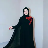 Biasa tampil di layar kaca, Irish Bella coba peran baru sebagai executive producer untuk sebuah film [@_irishbella_]
