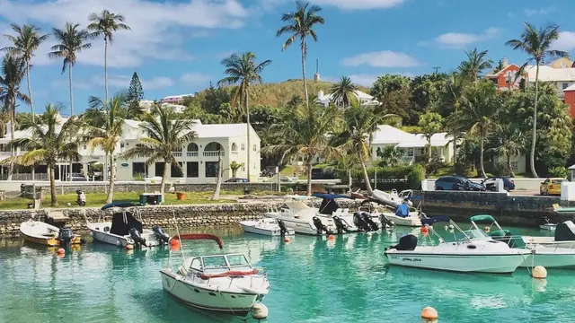Bermuda negara di Samudera Atlantik Utara yang populasinya didominasi keturunan Afrika