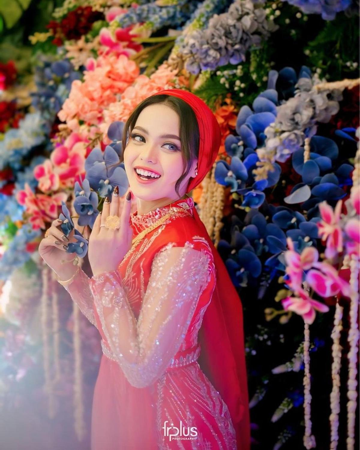 Gaya Outfit Pilihan Putri Nampak Mewah
