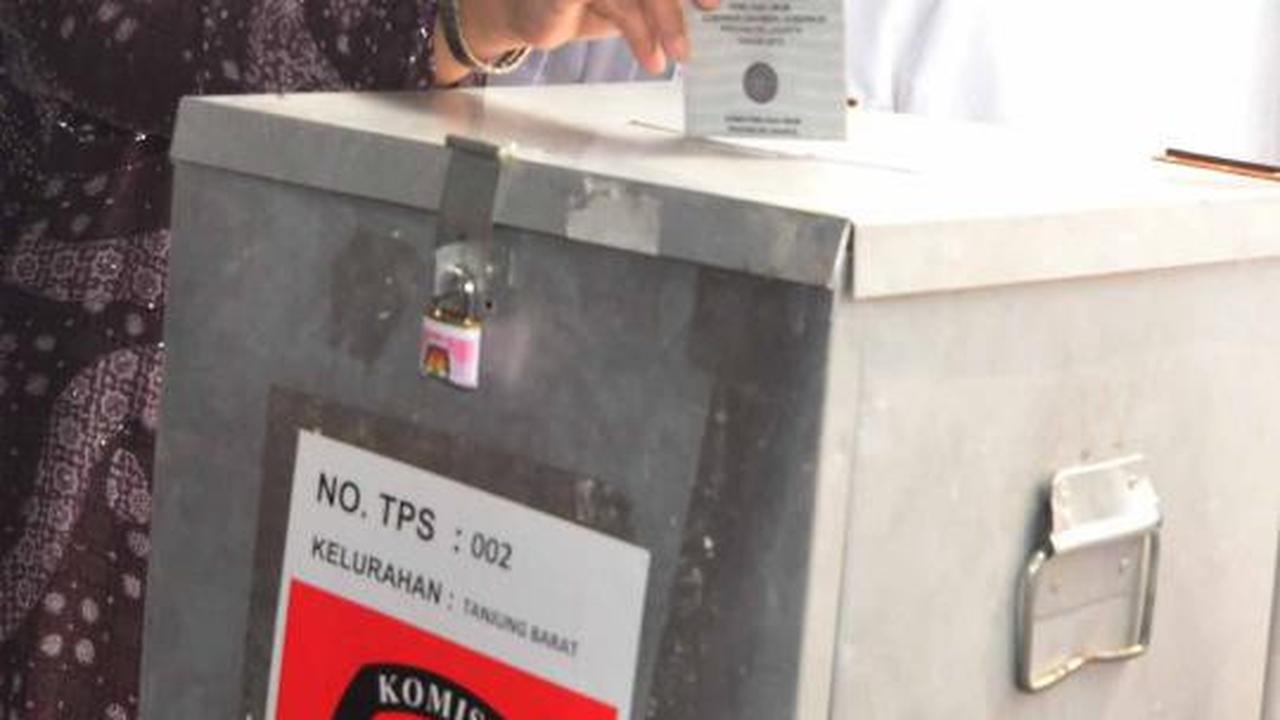 Alex Noerdin temani Nono Sampono ke TPS