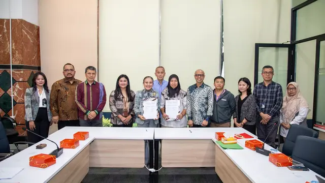 Asuransi Sinar Mas menandatangani MoU mengenai Energy Saving Insurance (ESI) di Indonesia dengan BaselAgency for Sustainable Energy (BASE). (Dok Sinar Mas)