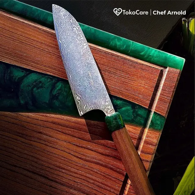 Pisau kesayangan Chef Arnold yang bakal dilelang (https://www.instagram.com/p/CR5UPW8ImjG/)
